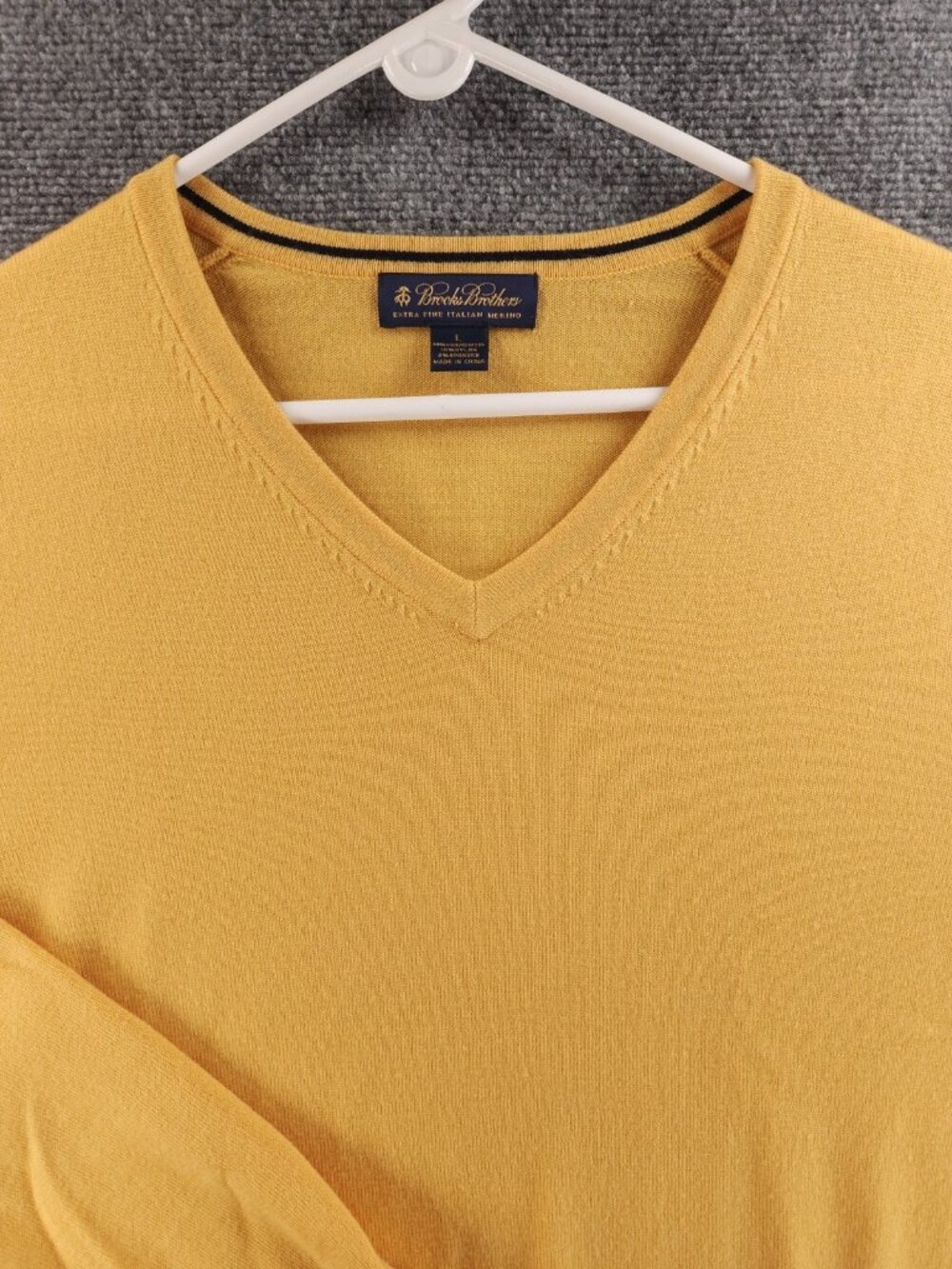 Brooks Brothers Large Yellow Men Sweater Merino Wool Nylon Spandex V-neck Knit